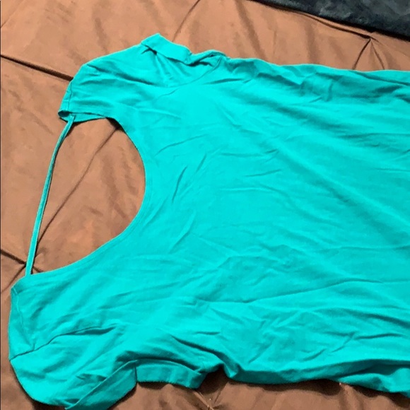 Pink open back t shirt ! Super cute on! - Picture 5 of 7